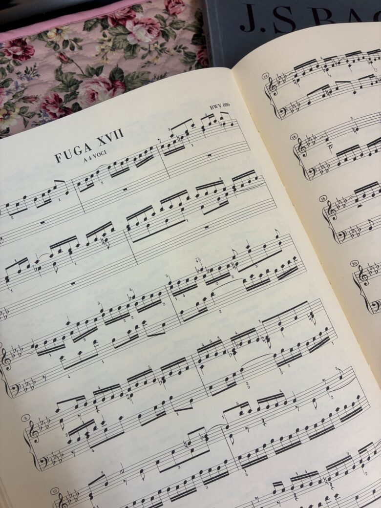 朝霞市（三原・泉水・東弁財・西弁財）、新座市（東・野火止）境界のSUMIピアノ教室：身体の使い方を知る「クロスドミナンス」とバッハの楽譜